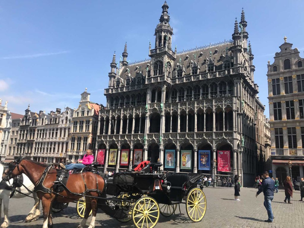 Horse charriot in the crowded central square of Brussels surrounded by gothich syle buildings