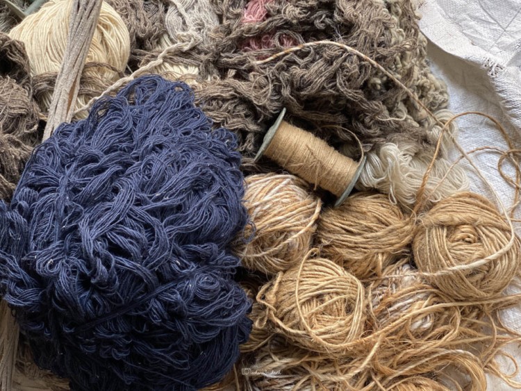 Bhadohi carpet threads - Blue and beige